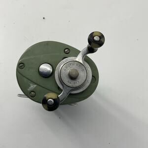 VINTAGE SHAKESPEARE DIRECT DRIVE 1900 MODEL FG FISHING REEL
